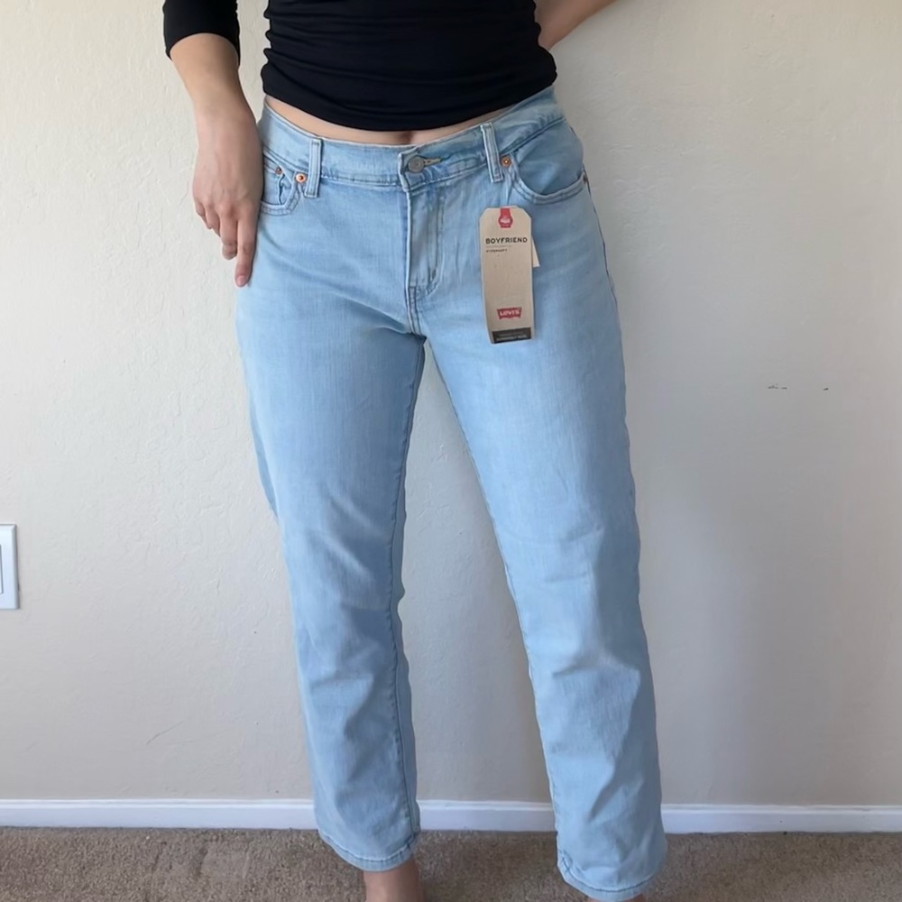Cropped Levi Boyfriend Light-wash Mid-rise Jeans